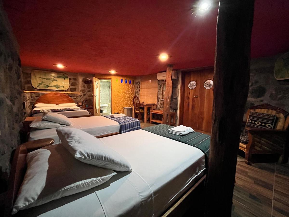 Lonesome George Ecolodge ปูแอร์โตอาโยรา ภายนอก รูปภาพ