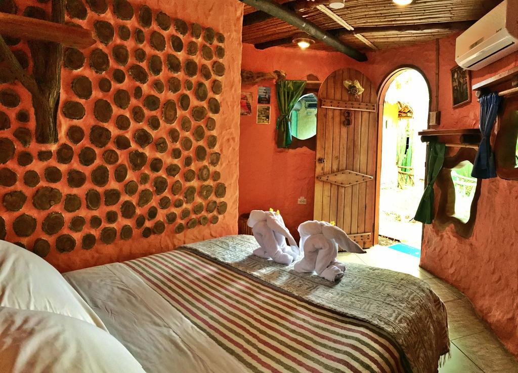 Lonesome George Ecolodge ปูแอร์โตอาโยรา ภายนอก รูปภาพ