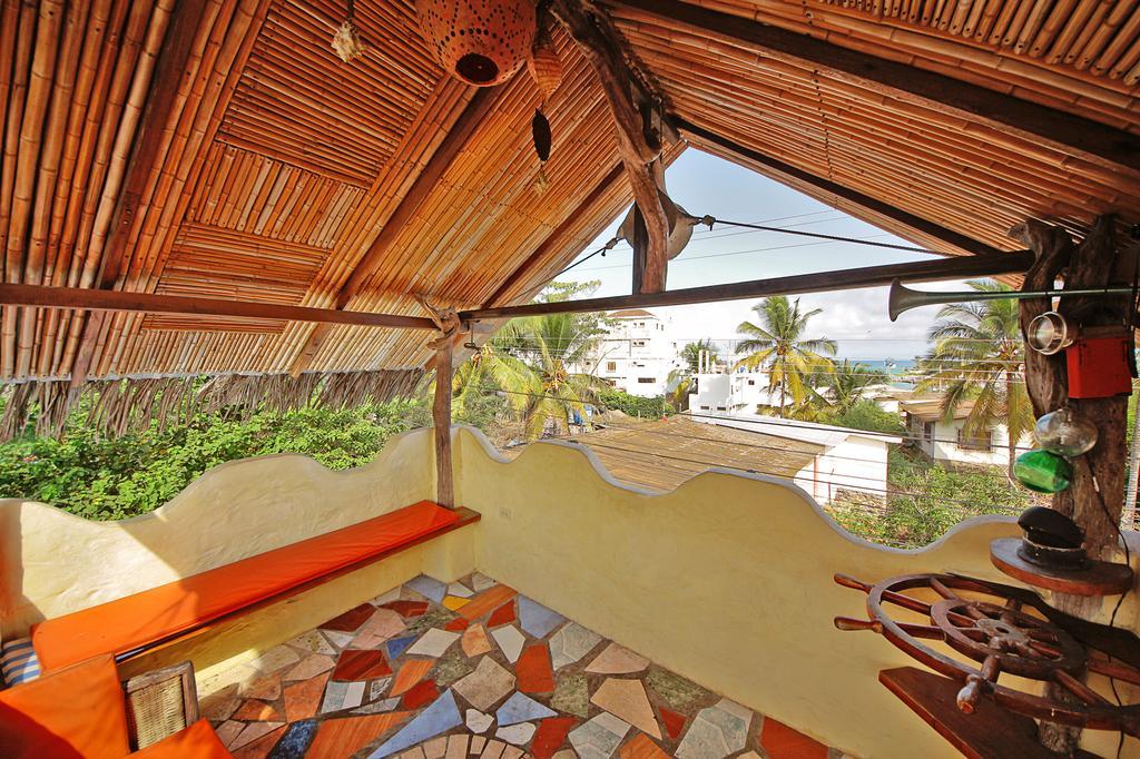 Lonesome George Ecolodge ปูแอร์โตอาโยรา ภายนอก รูปภาพ