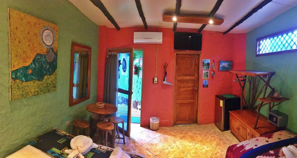 Lonesome George Ecolodge ปูแอร์โตอาโยรา ภายนอก รูปภาพ