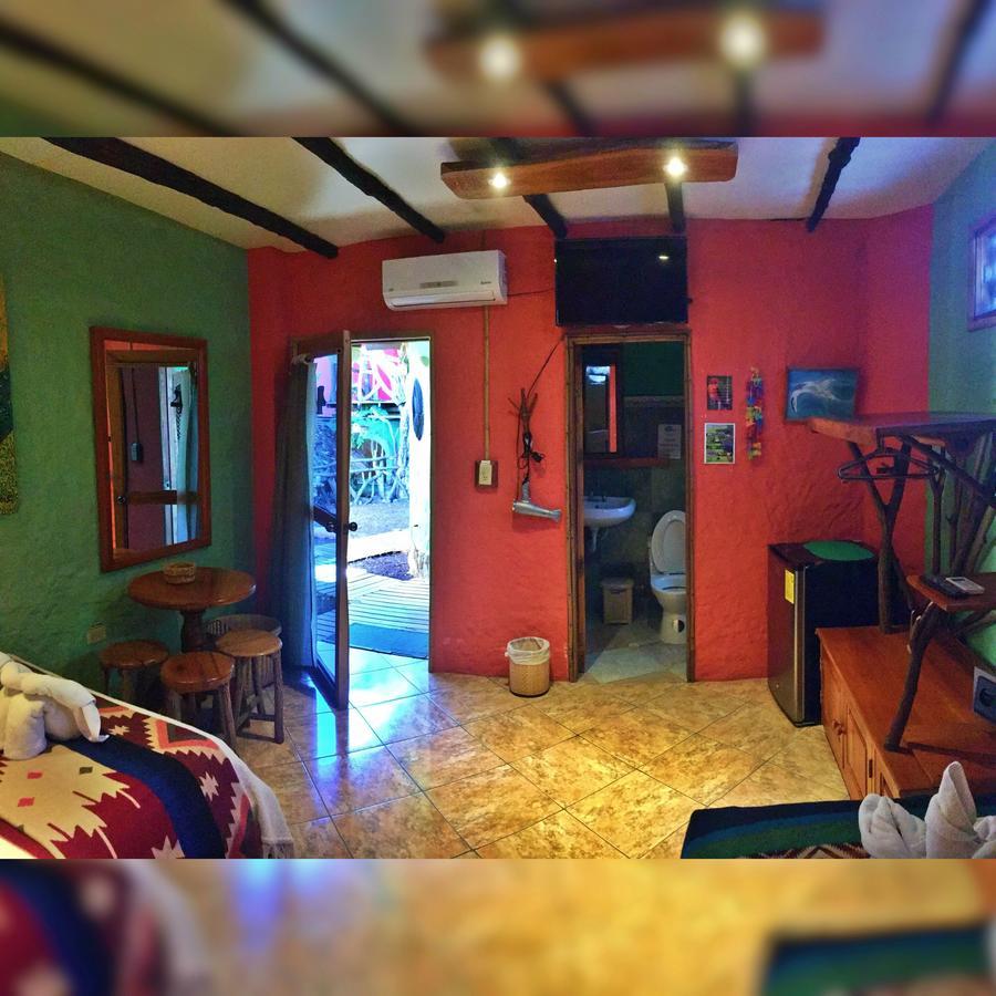 Lonesome George Ecolodge ปูแอร์โตอาโยรา ภายนอก รูปภาพ